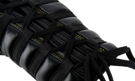 UFC Премиальные тренировочные перчатки на шнуровке черные - 14 Oz